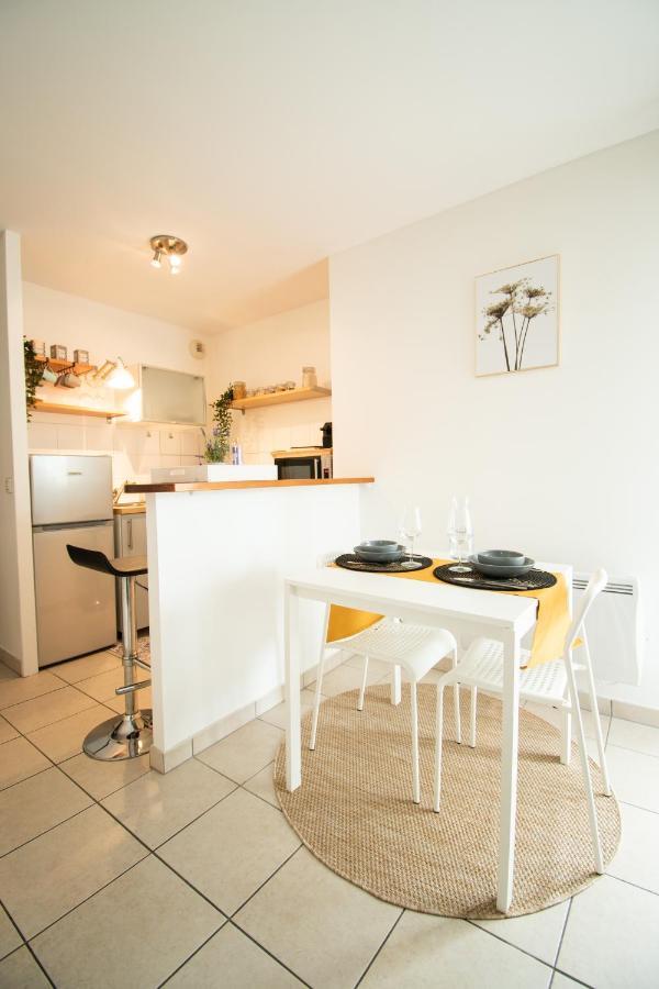 Studio Charmant Cergy Le Haut Au Pied De La Gare ! Parking Prive ! Apartment Exterior photo