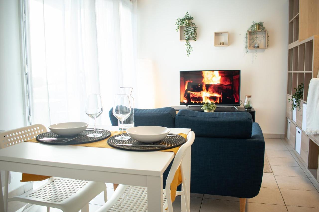 Studio Charmant Cergy Le Haut Au Pied De La Gare ! Parking Prive ! Apartment Exterior photo